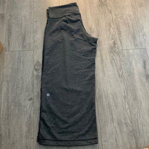 Lululemon Grey Capri Pants sz 6